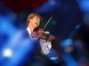 Lani je prepričljivo slavil Alexander Rybak, norveški čudežni deček z ruskimi koreninami, ki velja za veliki glasbeni talent. Foto: EPA