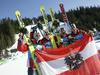 Avstrijski smučarski skakalci so na veliki skakalnici v ekipni tekmi upravičili vlogo favorita in suvereno osvojili zlato kolajno. Foto: Reuters