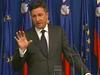 Premier Borut Pahor in minister za delo Ivan Svetlik sta predstavila predlog pokojninskega zakona. Ta med drugim določa, da bo treba za starostno pokojnino izpolniti 65 let starosti, ne glede na spol. Foto: MMC RTV SLO