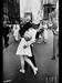 Fotografija poljubljajočega se para na newyorškem Times Square je postala ikonska podoba slavja ob koncu druge svetovne vojne. Foto: Life