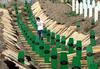 Haaško sodišče je sicer zaradi zločinov v Srebrenici do zdaj obtožilo 21 ljudi, pravnomočno pa so bili obsojeni le trije - poleg Radislava Krstića še nekdanja vojaška častnika Vujadin Popović in Ljubiša Beara. Foto: Reuters