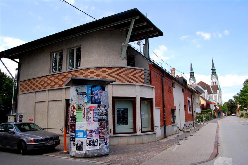 Z napovedanimi rezi finančnih sredstev za KUD France Prešeren v Trnovem v Ljubljani je pod vprašajem normalno delovanje društva, ki organizira tudi priljubljeni vsakoletni avgustovski festival Trnfest. Foto: MMC RTV SLO / Blaž Tišler