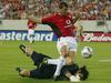 Roy Keane in Victor Valdes