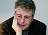 Stieg Larsson (1954–2004), novinar in urednik, je bil eden od vodilnih strokovnjakov za protidemokratična, desnoekstremistična in nacistična gibanja v svetovnem merilu. Trilogija Milenium je bila - po besedah nekaterih njegovih znancev - zamišljena kot serija desetih romanov, larsson pa naj bi pred smrtjo začel ne le četrtega, ampak tudi peti del. Foto: Pisateljeva spletna stran