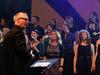 Perpetuum Jazzile so sinoči predstavili zelo podoben tistemu, ki ga bomo izvajali na srednjeevropski turneji. 'V Ameriki pa ga bomo malce prilagodili, ker nastopamo po eni strani pretežno za slovensko publiko in tam bomo nastopili s pretežno slovenskimi skladbami, medtem ko bo za Američane to, kar ste danes slišali,' je za MMC pojasnila pevka Sandra Feketija. Foto: MMC RTV SLO/Sandi Fišer