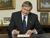 Predsednik države Danilo Türk je minuto čez polnoč podpisal odlok o razpustitvi parlamenta. Foto: BoBo