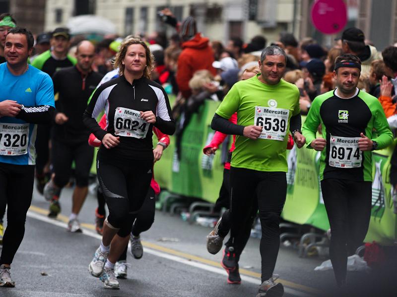Na Ljubljanskem maratonu bodo letos prvič preverjali tudi doping med rekreativnimi tekači. Foto: BoBo