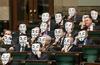 V poljskem parlamentu so tisti poslanci, ki Acti nasprotujejo, nase nadeli Anonymousove maske. Foto: YourAnonNews