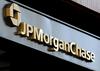 Bančni posel v ZDA spet cveti. Banka Goldman Sachs je imela v zadnjem četrtletju lanskega leta za 2,89 milijarde dolarjev dobička, prav tako je napovedi analitikov presegel JPMorgan Chase, ki je istočasno razkril, da so prvemu možu podjetja Jamieju Dimonu zaradi lanskega škandala in izgube več milijard dolarjev v enoti za upravljanje s tveganji za več kot polovico znižali bonuse. Foto: EPA