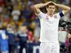 Steven Gerrard na tekmi z Italijo ni prišel do izraza, saj je moral celotno srečanje pokrivati izjemnega Andrea Pirlo in se je bolj kot na napad osredotočal na obrambo. V loteriji strelov z bele točke je bil uspešen. Foto: EPA