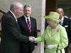 Martin McGuinness in kraljica Elizabeta