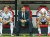 Marco Reus, direktor reprezentance Oliver Bierhoff in Thomas Müller so po koncu tekme takole obsedeli na klopi. Foto: EPA