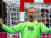 Prvo ime tekme je bil Thierry Omeyer, ki je zbral 19 obramb. Na drugi strani Mirko Alilović in Venio Losert skupaj le 10 (1 + 9). Foto: EPA