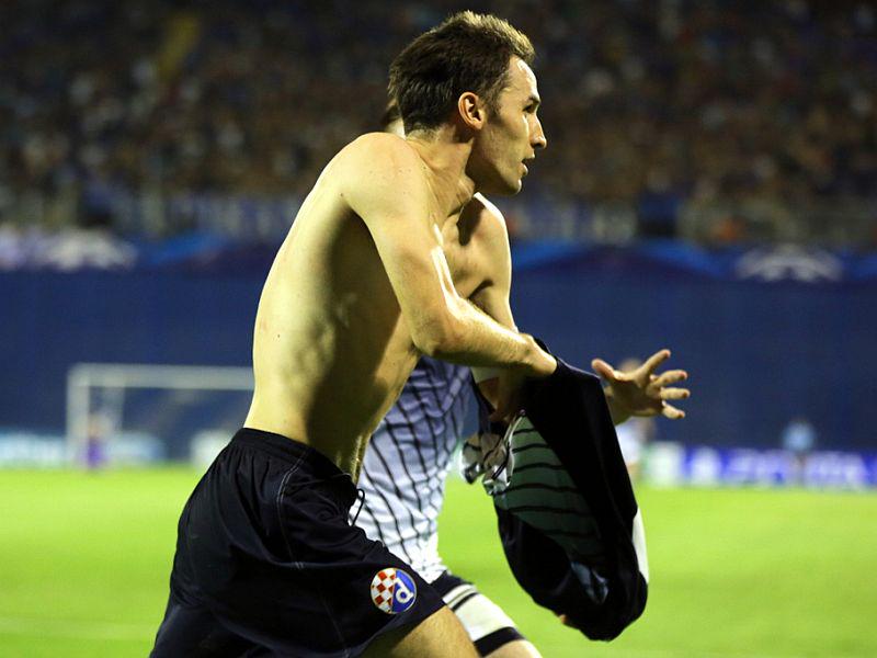 Dinamov kapetan Milan Badelj je v prvem polčasu zadel avtogol, v nadaljevanju pa je dosegel zmagoviti zadetek in se na najlepši mogoči način poslovil od Maksimirja. Foto: MMC RTV SLO/Sandi Fišer