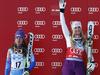 Tina Maze in Lindsey Vonn sta veliki tekmici. Lani je bila Vonnova premočna v boju za veliki kristalni globus, v letošnji sezoni pa ima, kot vse kaže, boljše karte Mazejeva. Foto: Reuters