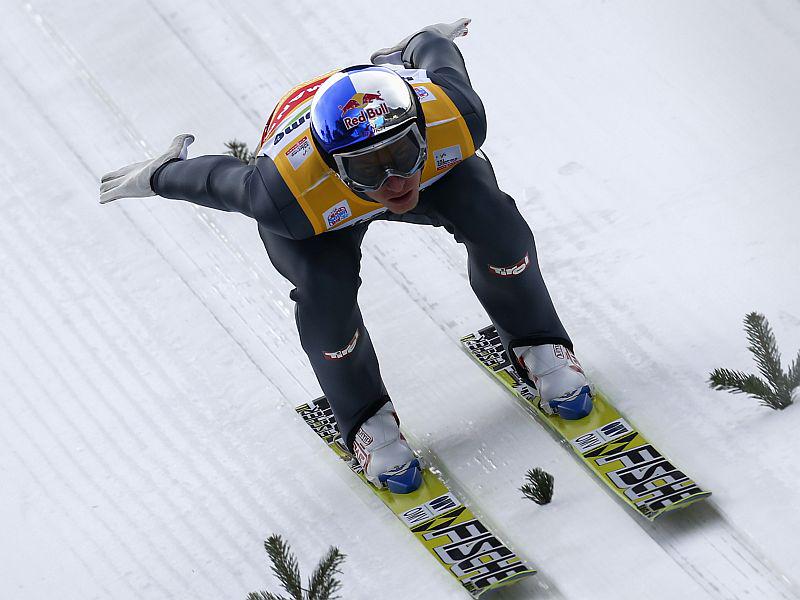 Innsbruck: Peter Prevc šesti, brat Cene za las prekratek ...