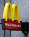 Dick in Mac McDonald sta bila prva, ki sta leta 1948 uvedla hiter sistem postrežbe, danes znan kot fast food ali hitra hrana. Foto: EPA