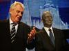 Lahko Čehi pripravijo presenečenje in v drugi krog pošljejo političnega začetnika Franza (desno, levo Miloš Zeman)? Foto: Reuters