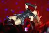 Nastop, poln posebnih učinkov, spiljene koreografije in gibov, ki se jih ne bi sramovala niti Madonna. Foto: Reuters