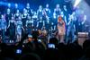 Cetinski je na odru poleg skupine Perpetuum Jazzile gostil še mladega hrvaškega izvajalca Marka Markuja. Foto: MMC RTV SLO/Sandi Fišer