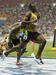 Usain Bolt je v nalivu, ki je po sončnem dnevu zvečer zajel Moskvo, zanesljivo opravil s konkurenco. Foto: Reuters