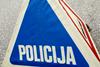 56-letni voznik je zaradi vožnje preblizu desnemu robu vozišča izgubil oblast nad vozilom, zapeljal je s ceste in trčil v kamnit podporni zid. Foto: MMC RTV SLO/Televizija Slovenija