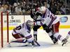 Henrik Lundqvist in Ryan McDonagh (NY Rangers) - Kyle Clifford (Los Angeles Kings)