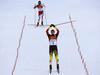 Akito Vatabe se je vso tekaško progo držal Erica Frenzla, a v finišu ni imel moči za zlato medaljo. Foto: Reuters