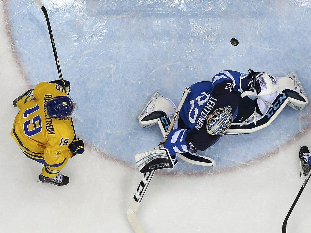 Nicklas Bäckström (Švedska) - Kari Lehtonen (Finska)