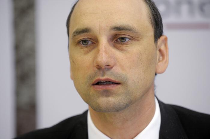 Elektronska pošta pa razkriva tudi, kako si je Kovačič pri Janši zlobiral mesto predsednika uprave NKBM-ja, za kar mu je bil v nadaljevanju še kako hvaležen. Foto: BoBo