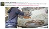 Louvre je takole v ponedeljek objavil fotografijo, ki odstira pogled v pripravo umetnin za razstavo. Foto: Twitter