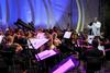 Pod taktirko dirigenta Patrika Grebla ter v izvedbi Big Banda in Simfoničnega orkestra RTV Slovenija bodo zazvenele največje uspešnice Slovenske popevke. Foto: Hugo Šekoranja