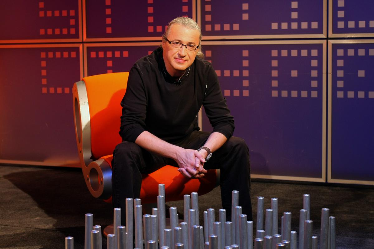 Štefančič jr. je filmski kritik in esejist pri tedniku Mladina (vse od leta 1986, vmes pa je ustanovil tudi filmsko revijo Oskar in pisal za Ekran), urednik mesečnika Global, voditelj TV-oddaje Studio City in avtor številnih, več kot stotih knjig, ki se tematsko raztezajo od filmske teorije in zgodovine slovenskega in svetovnega filma do družbenokritičnih del. Foto: RTVSLO Štefančič jr. je filmski kritik in esejist pri tedniku Mladina (vse od leta 1986, vmes pa je ustanovil tudi filmsko revijo Oskar in pisal za Ekran), urednik mesečnika Global, voditelj TV-oddaje Studio City in avtor številnih, več kot stotih knjig, ki se tematsko raztezajo od filmske teorije in zgodovine slovenskega in svetovnega filma do družbenokritičnih del. Foto: RTVSLO