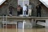 V nedavnih poplavah je v Srbiji umrlo 20 ljudi, v BiH-u 27 ljudi, na Hrvaškem pa dva človeka. Foto: MMC RTV SLO/Reuters