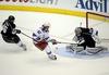 Slava Vojnov in Jonathan Quick (Los Angeles Kings) - Carl Hagelin (NY Rangers)