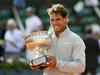 Rafael Nadal je v finalu Pariza prvič po letu 2006 izgubil uvodni niz, a se na koncu vseeno veselil zmage. Foto: Reuters
