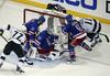 54 sekund pred koncem je zastal dih vsem v Madison Square Gardnu, Lundqvist je bil premagan ... Foto: Reuters