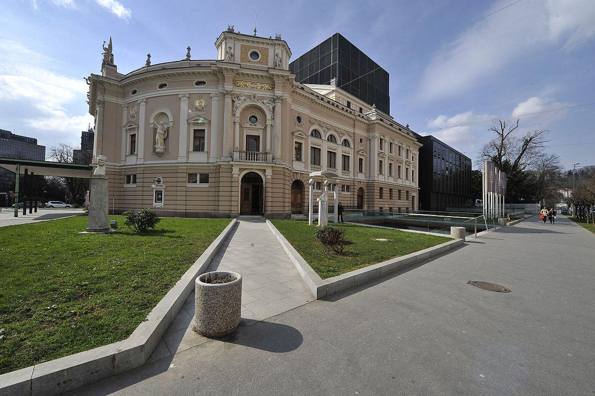 Zaradi zaprtja opernih in baletnih dvoran za nedoločen čas se je Društvo baletnih umetnikov Slovenije v sodelovanju s SNG-jem Opera in balet Ljubljana in Televizijo Slovenija odločilo balet pripeljati v domove vseh ljubiteljev tega žlahtnega plesa. Foto: BoBo Zaradi zaprtja opernih in baletnih dvoran za nedoločen čas se je Društvo baletnih umetnikov Slovenije v sodelovanju s SNG-jem Opera in balet Ljubljana in Televizijo Slovenija odločilo balet pripeljati v domove vseh ljubiteljev tega žlahtnega plesa. Foto: BoBo