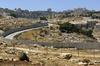 Po podatkih ZN-a je na zasedenih palestinskih ozemljih že do 650.000 judovskih naseljencev, od katerih po podatkih Svetovne banke EU-ja letno uvozi za 230 milijonov evrov blaga. Uradno stališče EU-ja je sicer, da so naselbine nelegitimne, nezakonite po mednarodnem pravu in da so ovira za mir. Foto: EPA