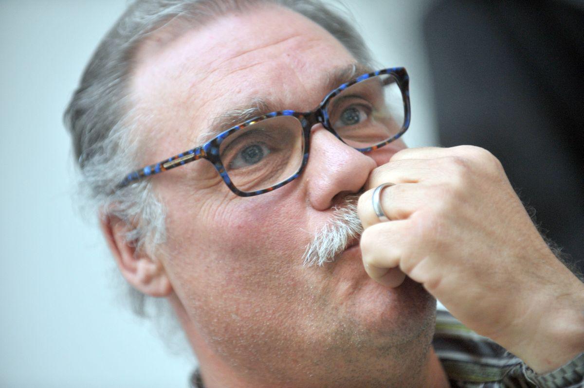 Boris Kobal je pred premiero komedije na novinarski konferenci dejal, da se mu je ideja za besedilo utrnila med branjem črne kronike, napisal pa naj bi ga iz nekega izziva. Foto: BoBo Boris Kobal je pred premiero komedije na novinarski konferenci dejal, da se mu je ideja za besedilo utrnila med branjem črne kronike, napisal pa naj bi ga iz nekega izziva. Foto: BoBo