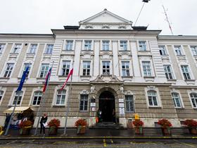 Mestni svetniki bodo namesto v sejni dvorani sedeli pred spletnimi kamerami