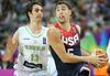 Domen Lorbek (levo, desno Klay Thompson) je vseh 12 točk dosegel v prvem polčasu. Thompson (20) je bil najučinkovitejši pri Američanih. Foto: Aleš Fevžer
