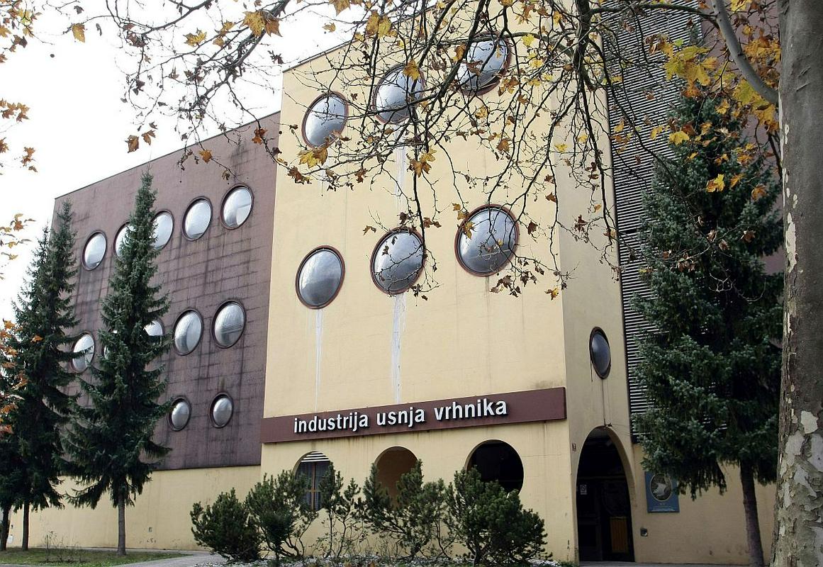 V prostorih nekdanje Industrije usnja Vrhnika je zaživel nov kulturni center. Odprtja se je udeležil tudi minister za kulturo v odhodu Uroš Grilc. Foto: BoBo