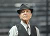 Leonard Cohen se je rodil 21. septembra 1934 v premožni judovski družini v kanadskem Montrealu. Kasneje je postal zen budist ter pet let, od 1994 do 1999, preživel v budističnem centru pri Los Angelesu, nato pa se je vrnil h glasbi. Zadnji, 14. album z naslovom You Want It Darker je izdal oktobra letos. V pesmih na tem albumu je razmišljal o svoji smrti. Foto: EPA