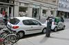 Parkirna mesta za električne avtomobile pogosto zasedajo bencinsko in dizelsko gnani avtomobili. Foto: Miha Merljak/MMC RTV SLO