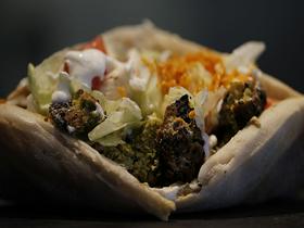 Uprava za varno hrano Alebonu začasno prepovedala prodajo kebabov
