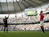 Trenutek, ki je zaznamoval mestni derbi v Manchestru - Chris Smalling je prejel rdeči karton. Foto: Reuters