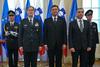 Poveljnik obrambnih sil, predsednik Borut Pahor, je v predsedniški palači ob državnem prazniku dnevu Rudolfa Maistra priredil sprejem ob povišanju načelnika Generalštaba SV-ja brigadirja dr. Andreja Ostermana v čin generalmajorja Slovenske vojske. Foto: Tamino Petelinšek/STA