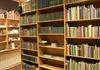 V Sloveniji deluje 58 osrednjih knjižnic, 269 izposojevališč, 13 bibliobusov, ki imajo 699 postajališčih v 588 krajih, in 86 premičnih zbirk. V svojih zbirkah hranijo več kot 11 milijonov gradiva. Člansko izkaznico ima četrtina prebivalcev Slovenije, letno pa knjižnice imajo več kot deset milijonov obiskov. Foto: MMC RTV SLO