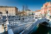 Ena najprepoznavnejših Plečnikovih stvaritev je Tromostovje, ki je postalo sinonim za središče mesta Ljubljana. Foto: MMC/Miloš Ojdanić
